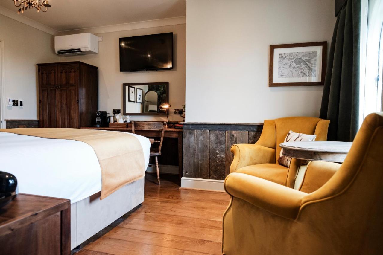 Bear Of Burton Hotel Christchurch  Buitenkant foto