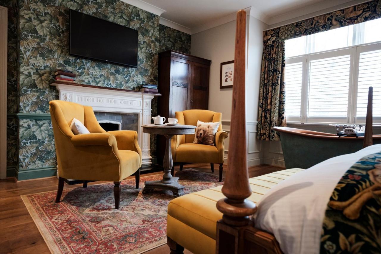 Bear Of Burton Hotel Christchurch  Buitenkant foto