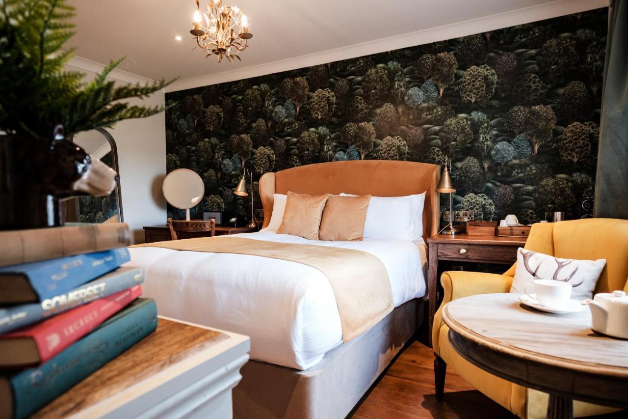 Bear Of Burton Hotel Christchurch  Buitenkant foto