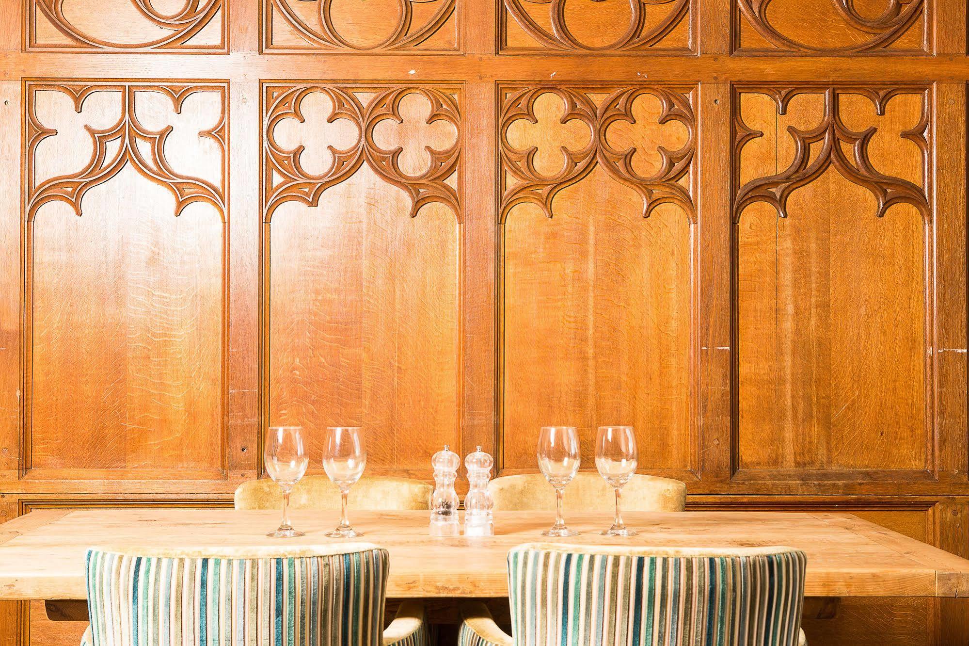 Bear Of Burton Hotel Christchurch  Buitenkant foto