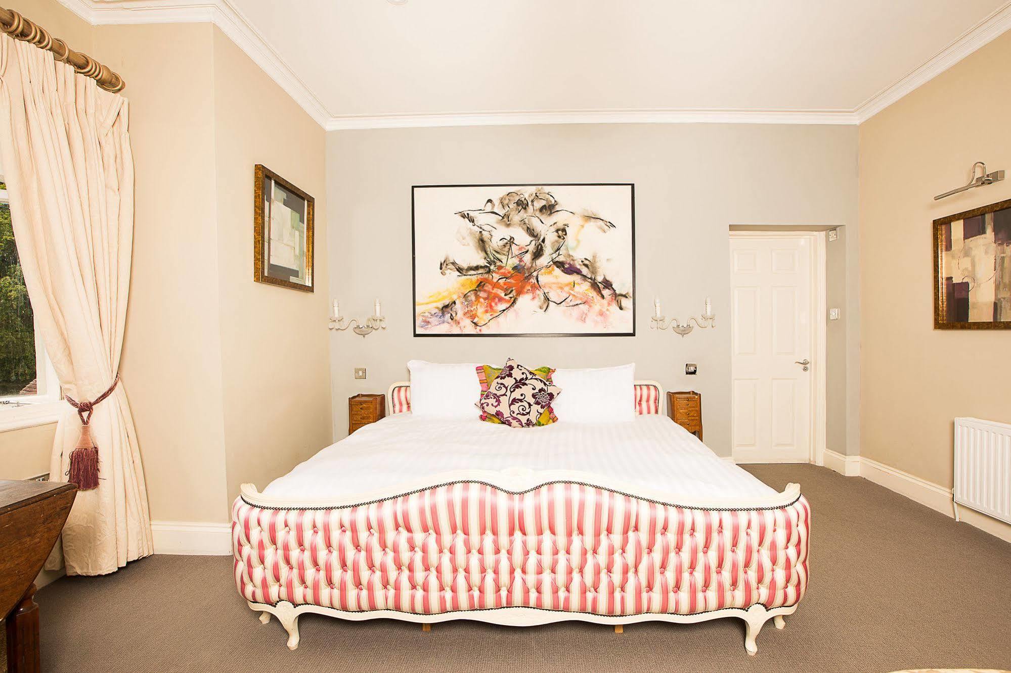Bear Of Burton Hotel Christchurch  Buitenkant foto